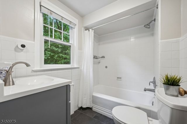 36 Burnet Hill Rd, Livingston Twp., NJ 07039