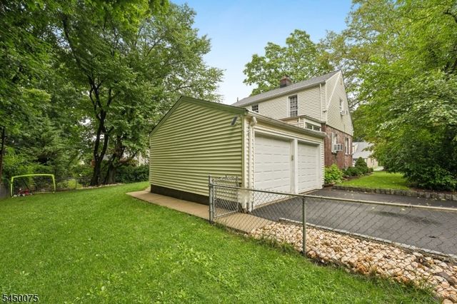 36 Burnet Hill Rd, Livingston Twp., NJ 07039