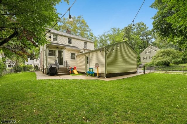 36 Burnet Hill Rd, Livingston Twp., NJ 07039