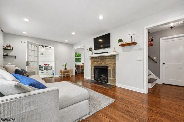 36 Burnet Hill Rd, Livingston Twp., NJ 07039