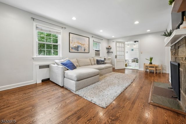 36 Burnet Hill Rd, Livingston Twp., NJ 07039