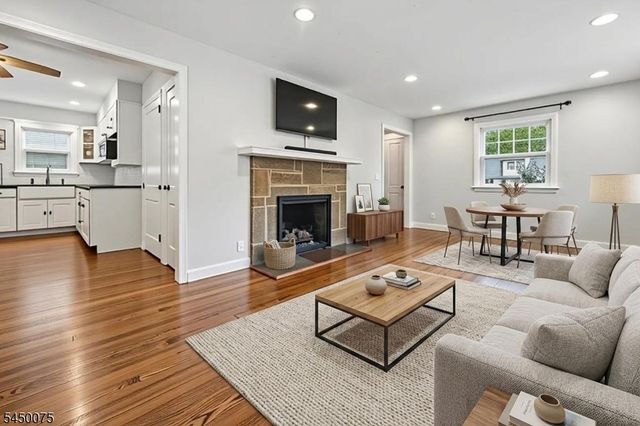 36 Burnet Hill Rd, Livingston Twp., NJ 07039