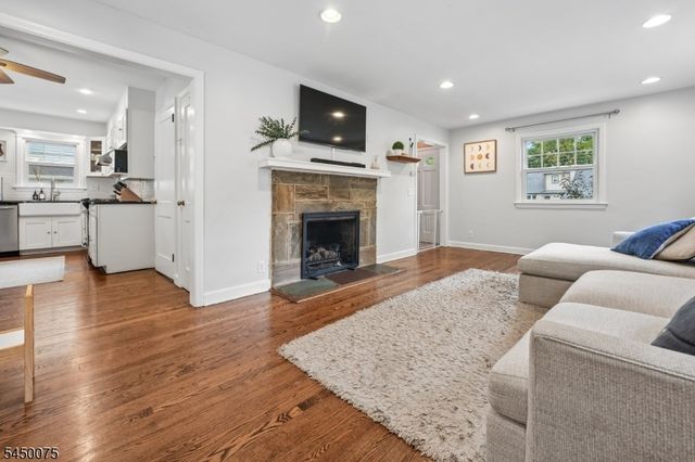 36 Burnet Hill Rd, Livingston Twp., NJ 07039