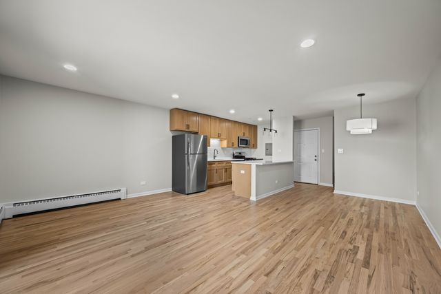 2411 N Kennicott Drive 2B, Arlington Heights, IL 60004