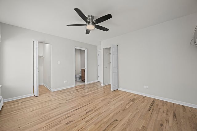 2411 N Kennicott Drive 2B, Arlington Heights, IL 60004