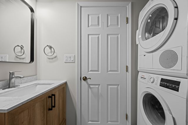 2411 N Kennicott Drive 2B, Arlington Heights, IL 60004