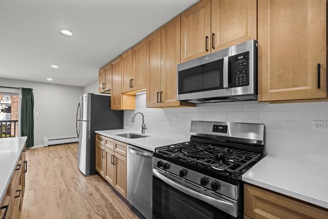 2411 N Kennicott Drive 2B, Arlington Heights, IL 60004