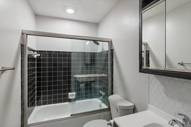 9925 Grasscreek Court, Cincinnati, OH 45231