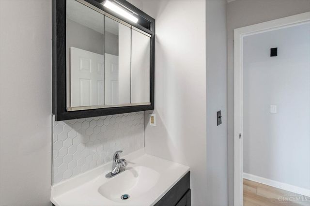 9925 Grasscreek Court, Cincinnati, OH 45231
