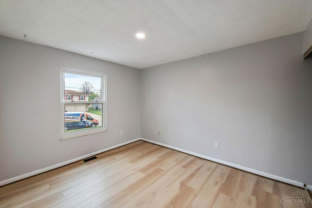 9925 Grasscreek Court, Cincinnati, OH 45231
