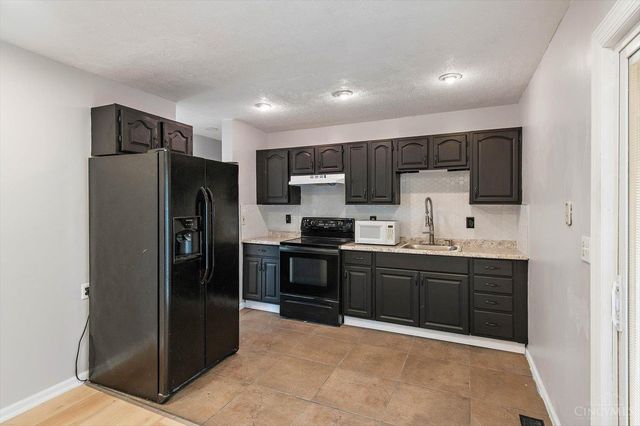9925 Grasscreek Court, Cincinnati, OH 45231