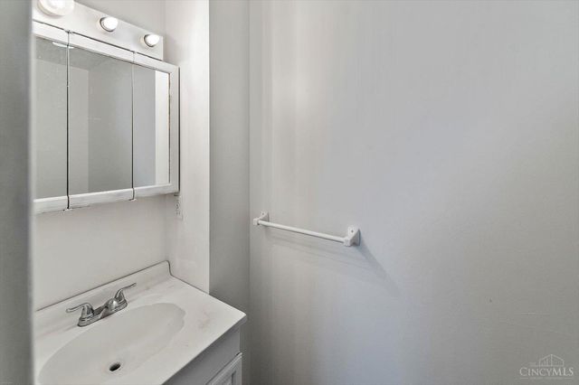 9925 Grasscreek Court, Cincinnati, OH 45231