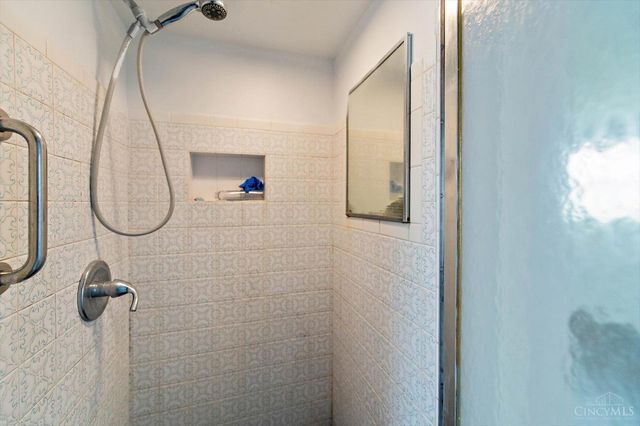 9925 Grasscreek Court, Cincinnati, OH 45231