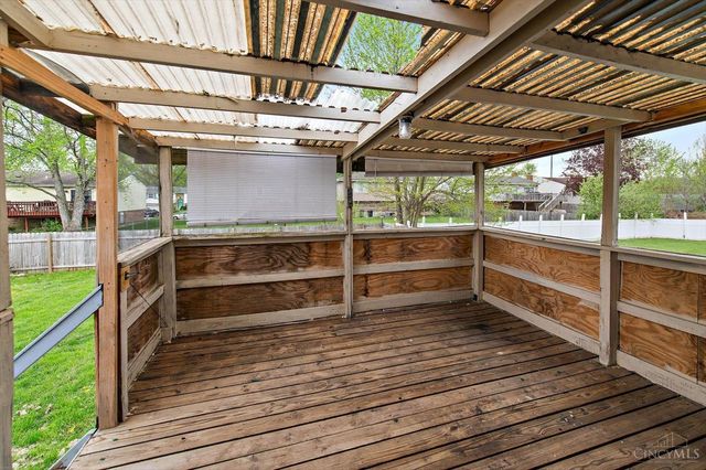 9925 Grasscreek Court, Cincinnati, OH 45231