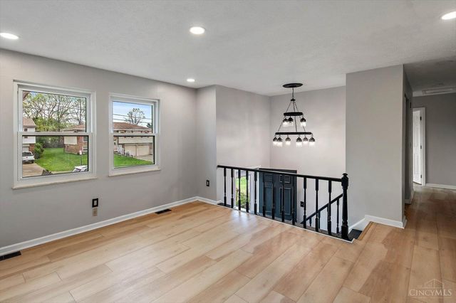 9925 Grasscreek Court, Cincinnati, OH 45231