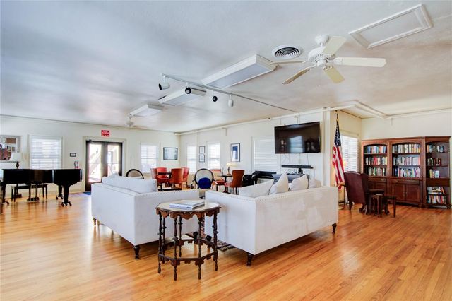 130 4TH AVENUE N 610, St Petersburg, FL 33701