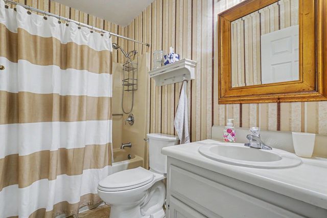 100 Ye Olde Kings Hwy Apt F, North Myrtle Beach, SC 29582