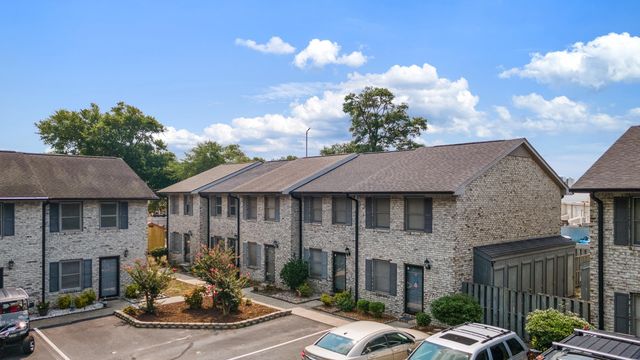 100 Ye Olde Kings Hwy Apt F, North Myrtle Beach, SC 29582