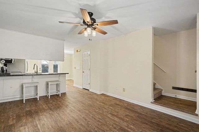 100 Ye Olde Kings Hwy Apt F, North Myrtle Beach, SC 29582