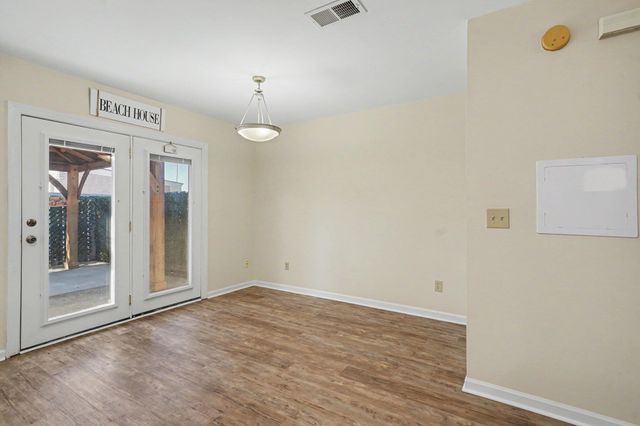 100 Ye Olde Kings Hwy Apt F, North Myrtle Beach, SC 29582