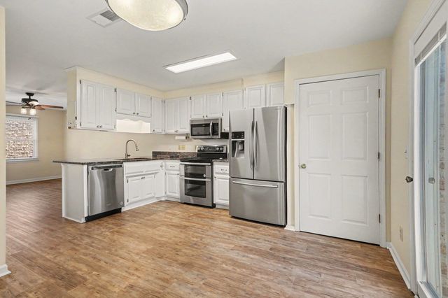 100 Ye Olde Kings Hwy Apt F, North Myrtle Beach, SC 29582