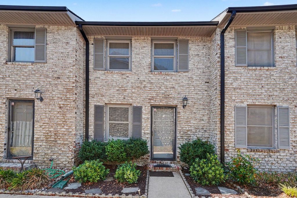 100 Ye Olde Kings Hwy Apt F, North Myrtle Beach, SC 29582