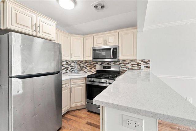 18922 117th Road, Saint Albans, NY 11412