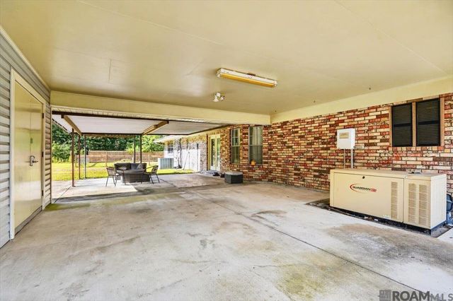 12140 Oakline Acres, St Amant, LA 70774