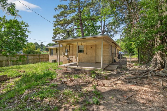 5825 Fairfield Avenue, Shreveport, LA 71106