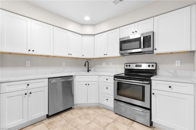 712 Sail Fish QUAY, Chesapeake, VA 23322