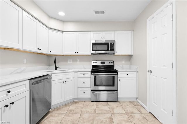 712 Sail Fish QUAY, Chesapeake, VA 23322