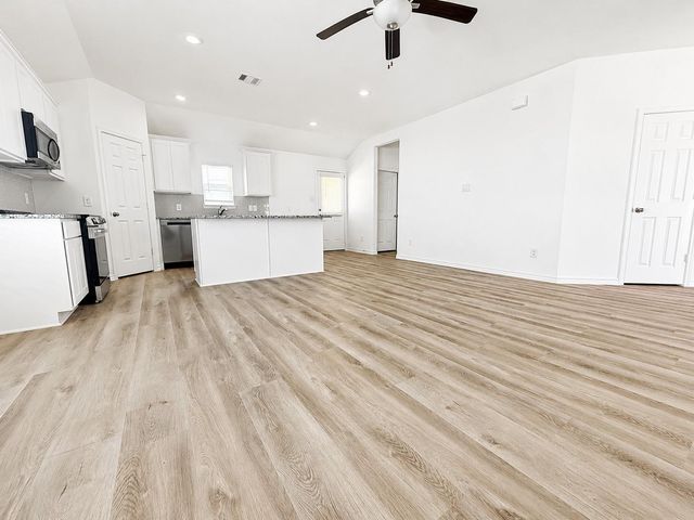 504 Oak Chase Avenue, Dayton, TX 77535