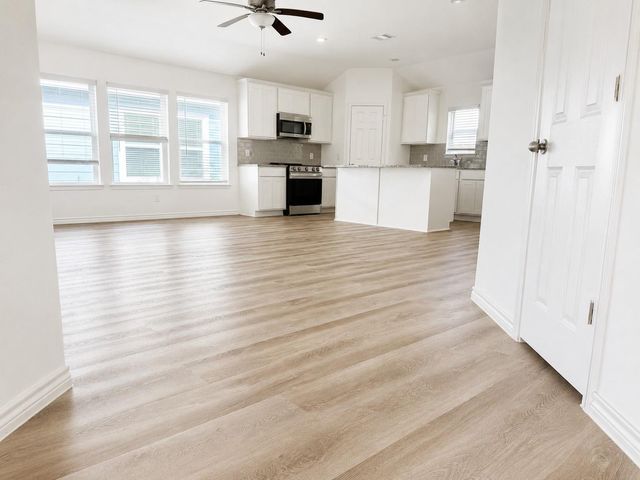 504 Oak Chase Avenue, Dayton, TX 77535