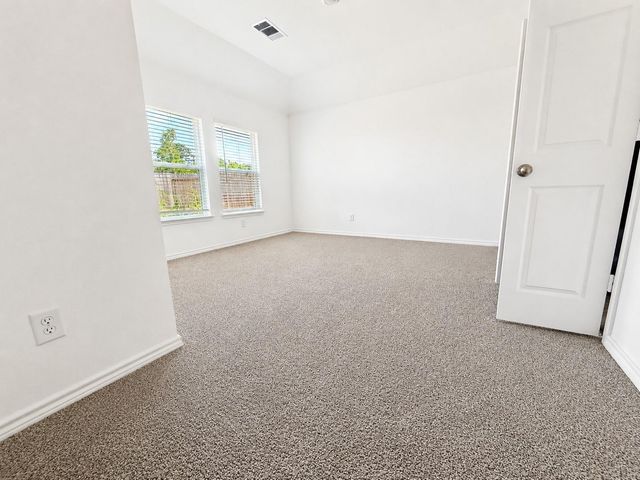 504 Oak Chase Avenue, Dayton, TX 77535