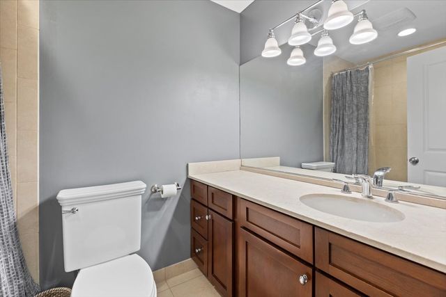 1867 N Halsted Street 2S, Chicago, IL 60614