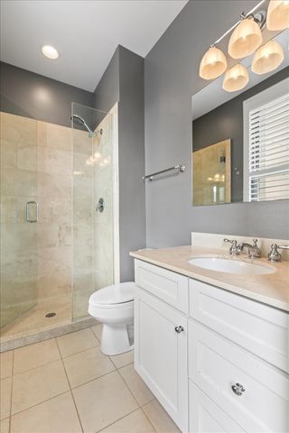 1867 N Halsted Street 2S, Chicago, IL 60614