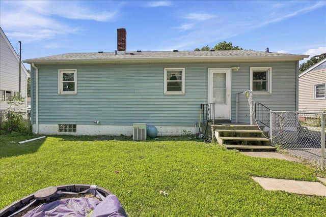 1112 E 39th Place, Griffith, IN 46319