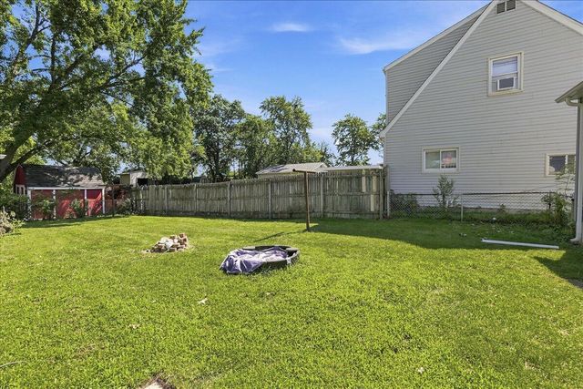 1112 E 39th Place, Griffith, IN 46319