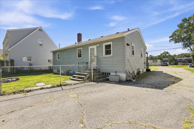 1112 E 39th Place, Griffith, IN 46319