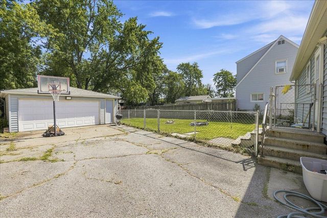 1112 E 39th Place, Griffith, IN 46319