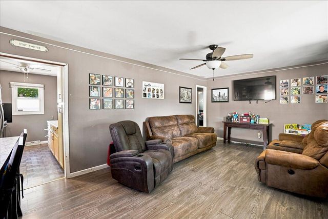 1112 E 39th Place, Griffith, IN 46319