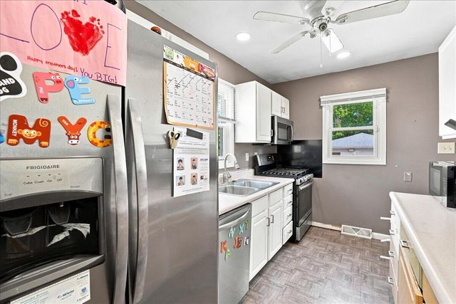 1112 E 39th Place, Griffith, IN 46319