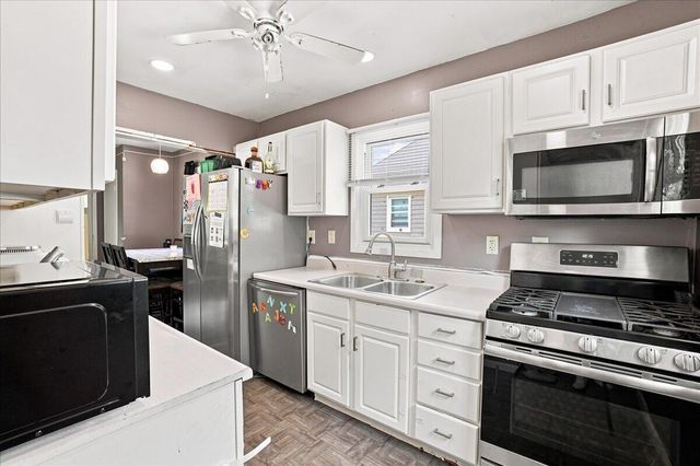1112 E 39th Place, Griffith, IN 46319