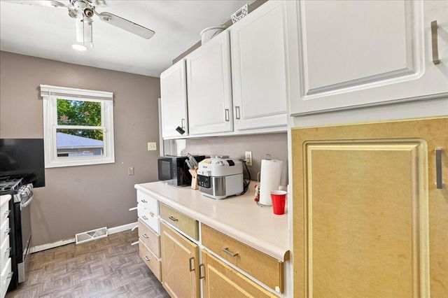 1112 E 39th Place, Griffith, IN 46319