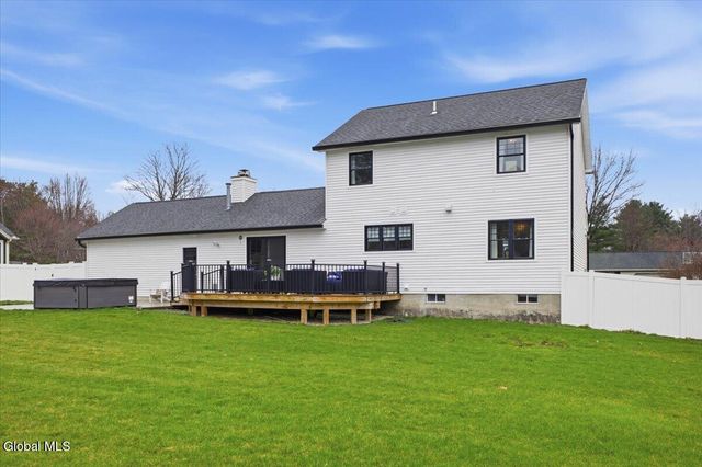 39 Oak Tree Circle, Queensbury, NY 12804