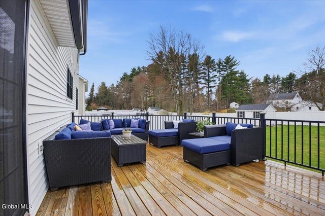 39 Oak Tree Circle, Queensbury, NY 12804