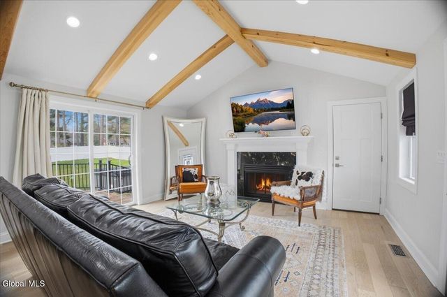 39 Oak Tree Circle, Queensbury, NY 12804