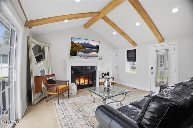 39 Oak Tree Circle, Queensbury, NY 12804