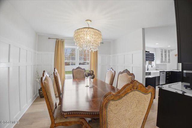 39 Oak Tree Circle, Queensbury, NY 12804