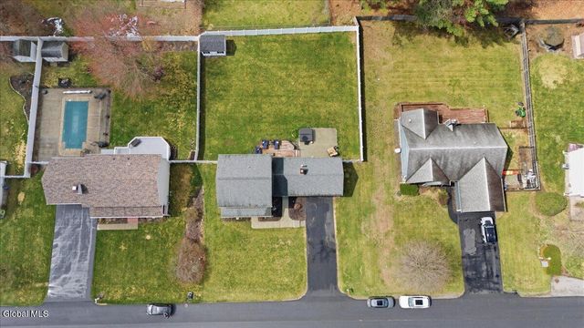39 Oak Tree Circle, Queensbury, NY 12804